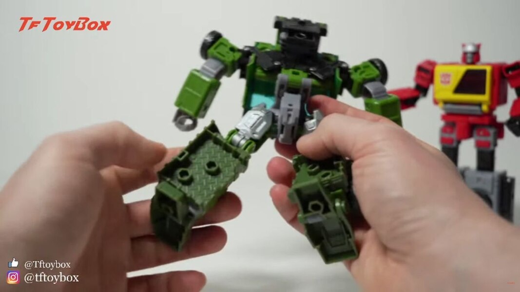 Transformers LEGACY UNBOXING Bulkhead And Blaster Eject By Tftoybox   In Hand Images  (12 of 17)